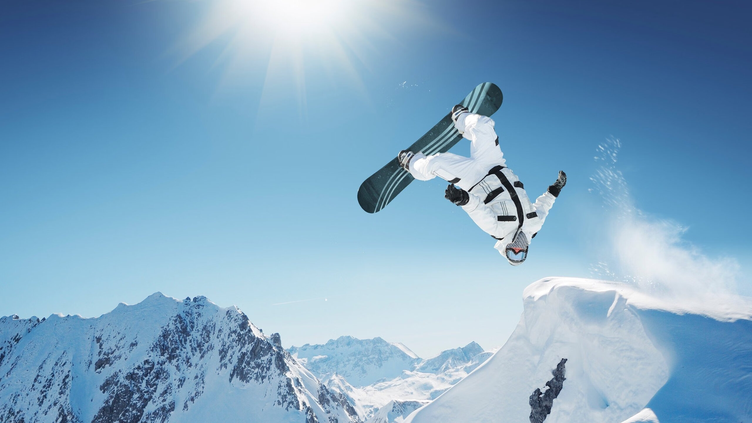 F1新赛季揭幕战之夜,小贾伦高光表现,两个世界的速度交响